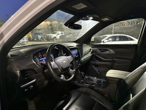 Used 2023 Chevrolet Traverse LT FWD image 6