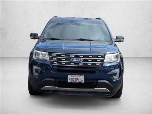 Used 2017 Ford Explorer XLT w/ Equipment Group 202A FWD image 2