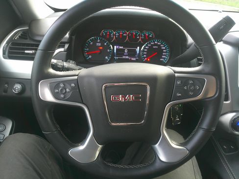 Used 2018 GMC Yukon SLT image 17