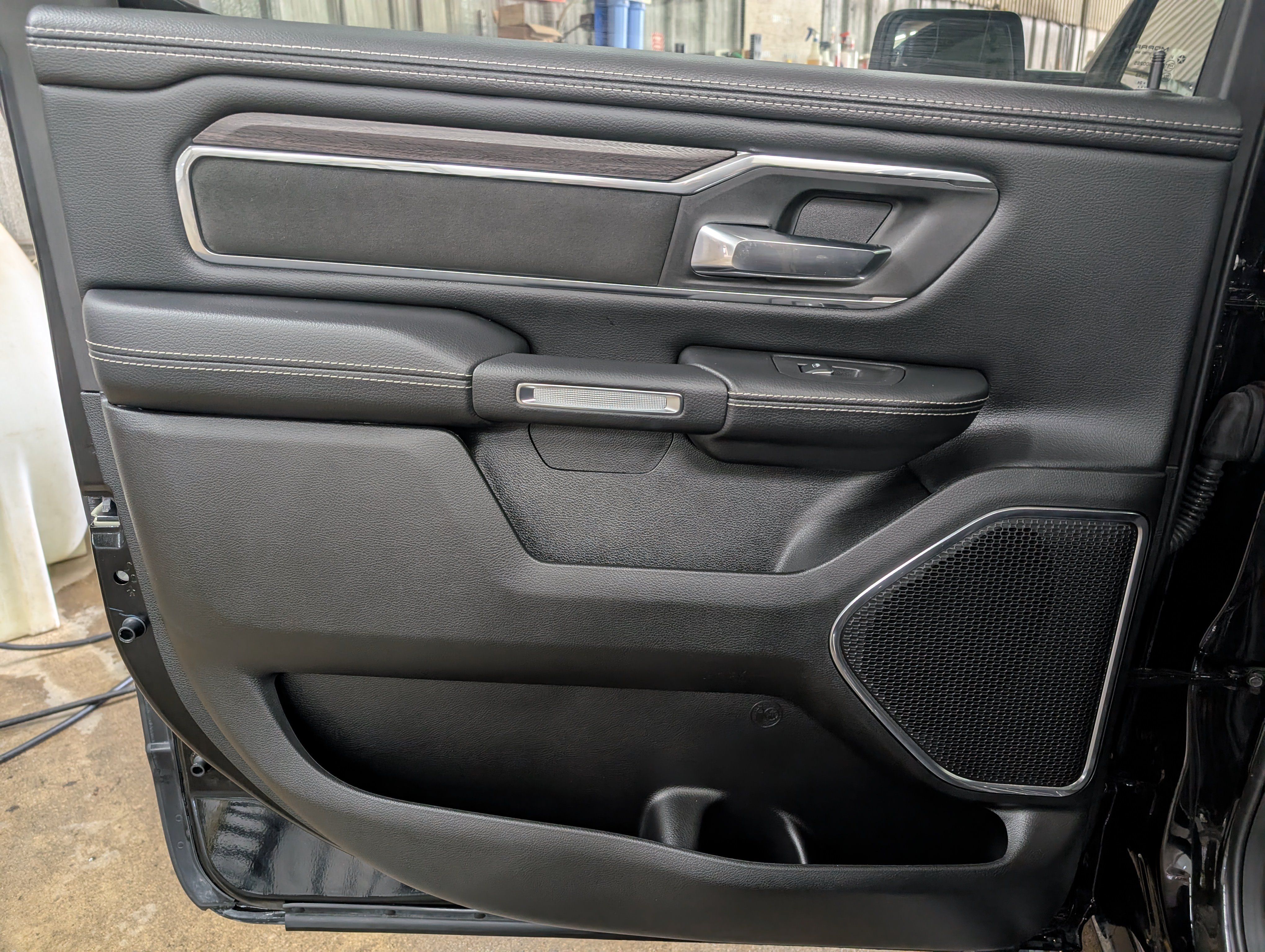 Used 2025 RAM 1500 Laramie w/ Sport Appearance Package AWD/4WD image 10