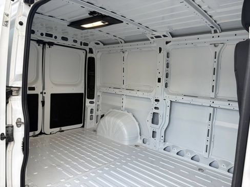Used 2025 RAM ProMaster 2500 w/ Premium Convenience Group FWD image 15