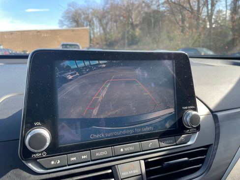 Used 2025 Nissan Altima 2.5 SV image 17