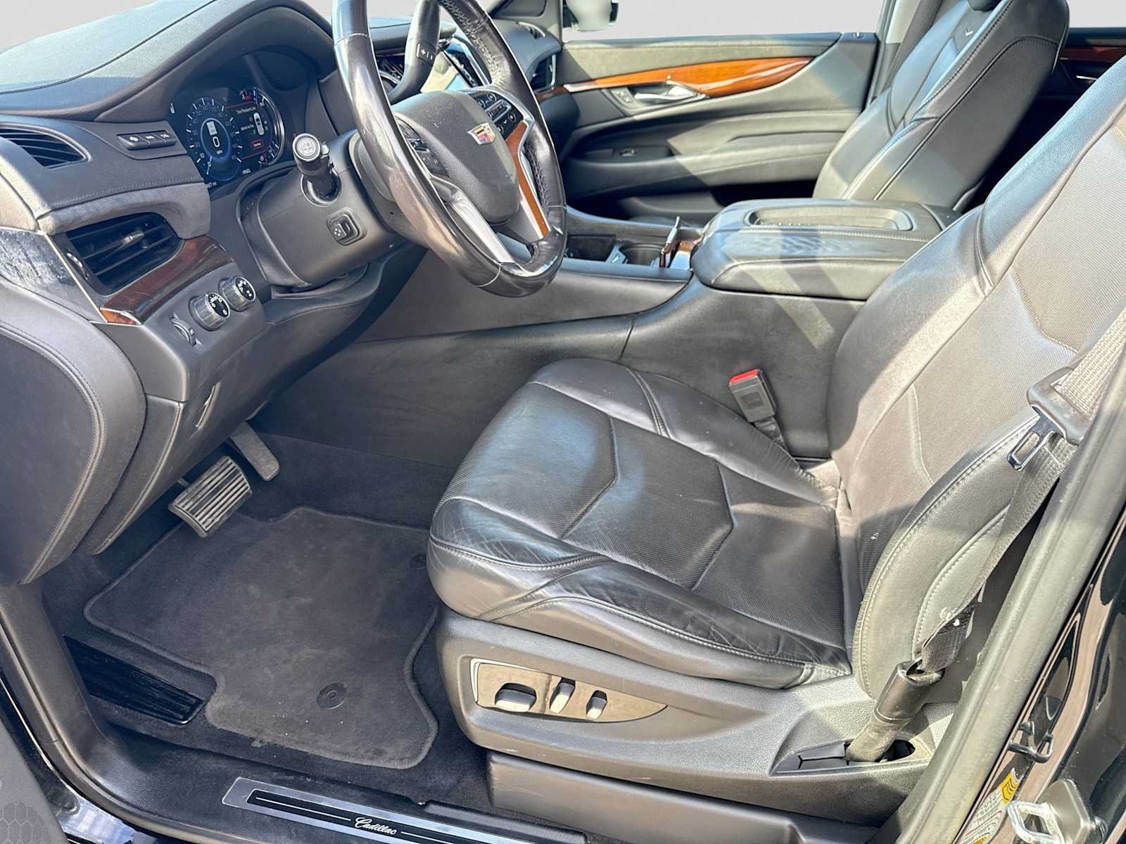 Used 2018 Cadillac Escalade ESV Premium Luxury AWD/4WD image 15
