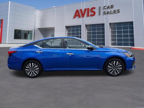 Used 2025 Nissan Altima 2.5 SV AWD/4WD image 5