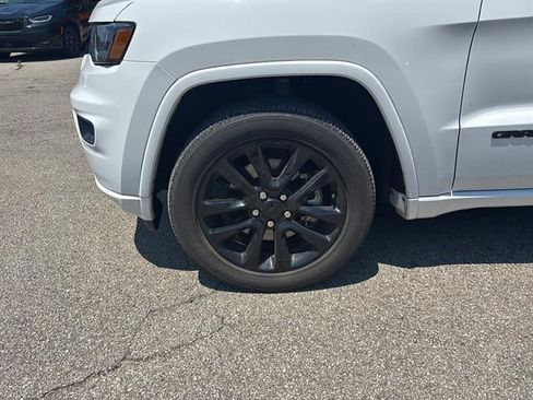 Used 2021 Jeep Grand Cherokee Laredo X AWD/4WD image 10