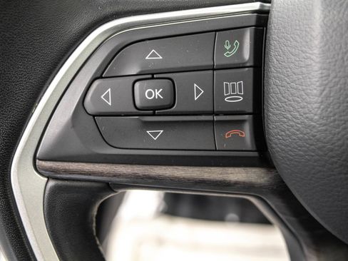 Used 2022 Jeep Grand Cherokee Limited image 20