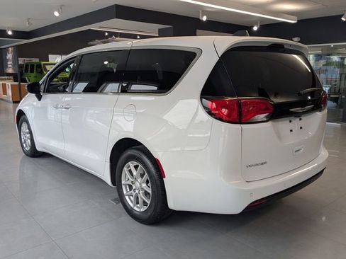 New 2026 Chrysler Voyager LX image 8