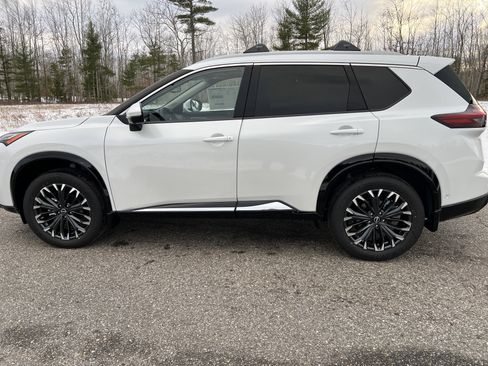 New 2026 Nissan Rogue Platinum image 2