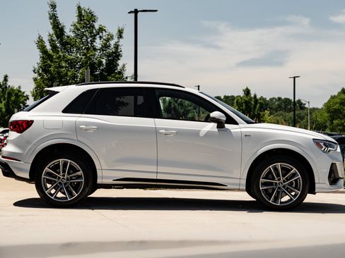 Certified 2024 Audi Q3 2.0T Premium AWD/4WD image 3