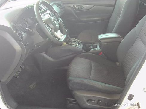 Used 2018 Nissan Rogue SV AWD/4WD image 7