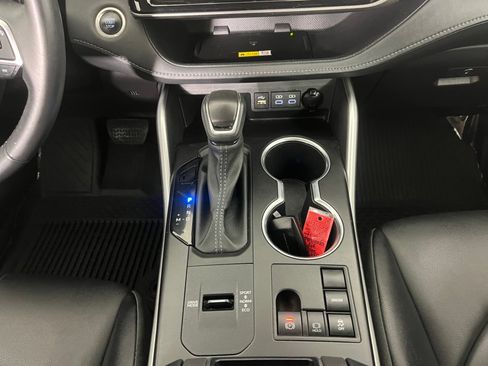 Used 2024 Toyota Highlander XLE image 23