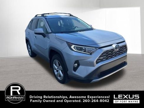 Used 2019 Toyota RAV4 Limited w/ Carpet Mat Package AWD/4WD image 3