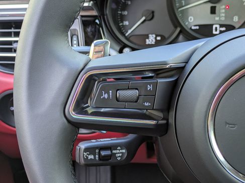 Certified 2025 Porsche Macan S AWD/4WD image 9