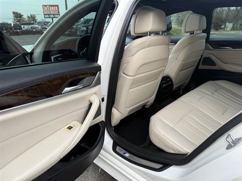 Used 2018 BMW M550i xDrive image 27