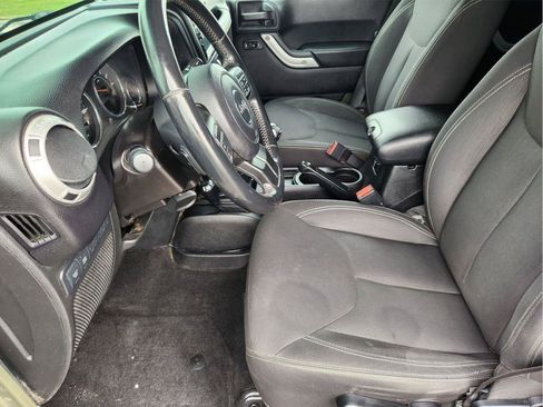 Used 2016 Jeep Wrangler Unlimited Rubicon w/ Max Tow Package AWD/4WD image 82