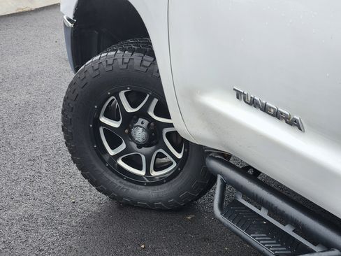 Used 2011 Toyota Tundra 4x4 Double Cab w/ SR5 Pkg image 20