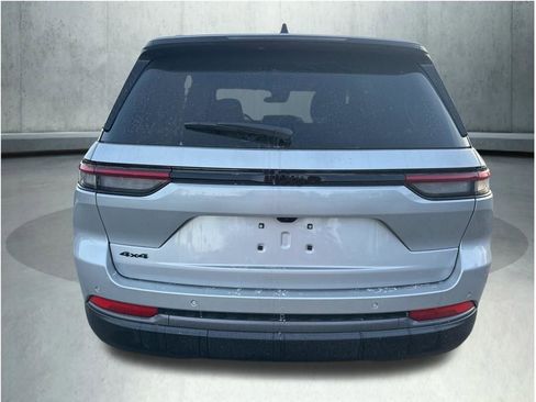 New 2026 Jeep Grand Cherokee Altitude AWD/4WD image 4