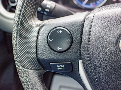 Used 2019 Toyota Corolla LE image 23