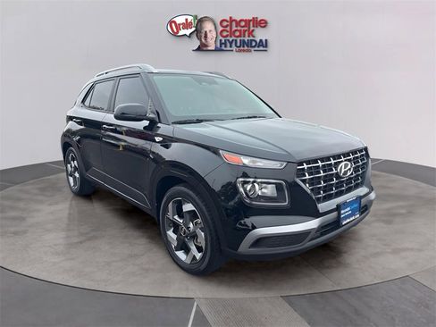 Certified 2023 Hyundai Venue SEL image 3