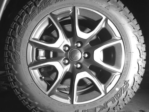 Used 2025 Jeep Compass Trailhawk AWD/4WD image 12