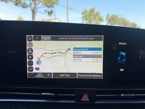 Used 2025 Hyundai Elantra Limited image 20