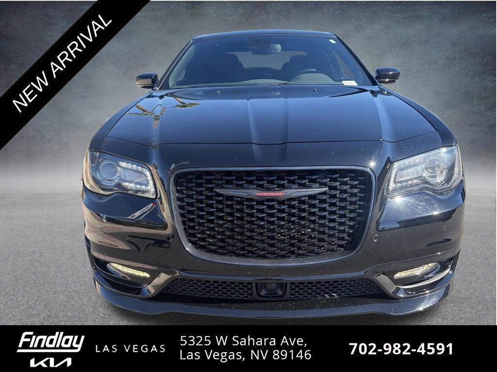 Used 2023 Chrysler 300 S w/ Comfort Group RWD image 2