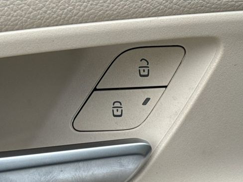 Used 2022 Mercedes-Benz GLB 250 image 23