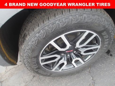 Used 2022 GMC Yukon AT4 AWD/4WD image 3