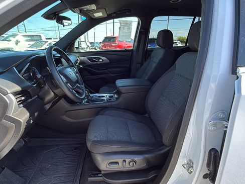 Used 2023 Chevrolet Traverse LT image 11