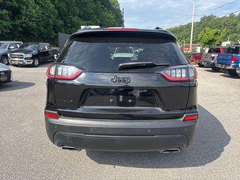 Used 2020 Jeep Cherokee Latitude Plus w/ Cold Weather Group AWD/4WD image 5
