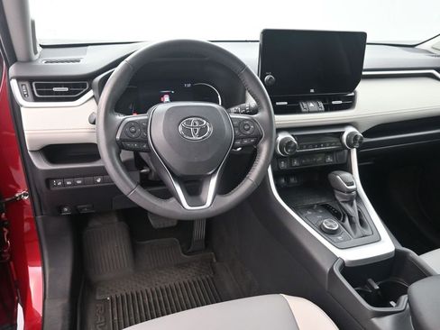 Used 2023 Toyota RAV4 XLE Premium image 16