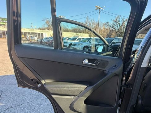 Used 2016 Volkswagen Tiguan S image 10