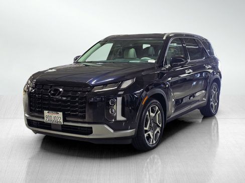 Used 2023 Hyundai Palisade Limited image 3