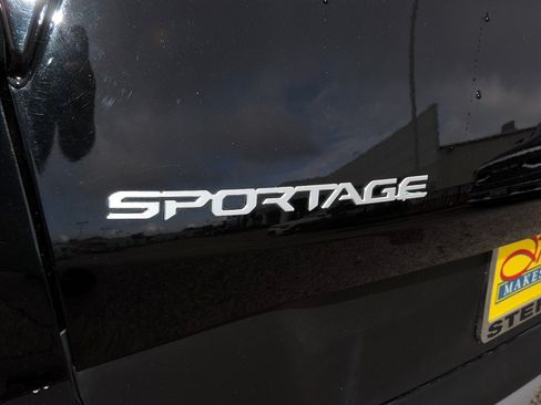 Used 2025 Kia Sportage EX FWD image 16