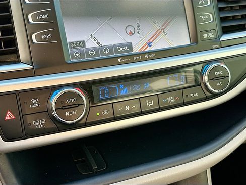 Used 2016 Toyota Highlander XLE image 22