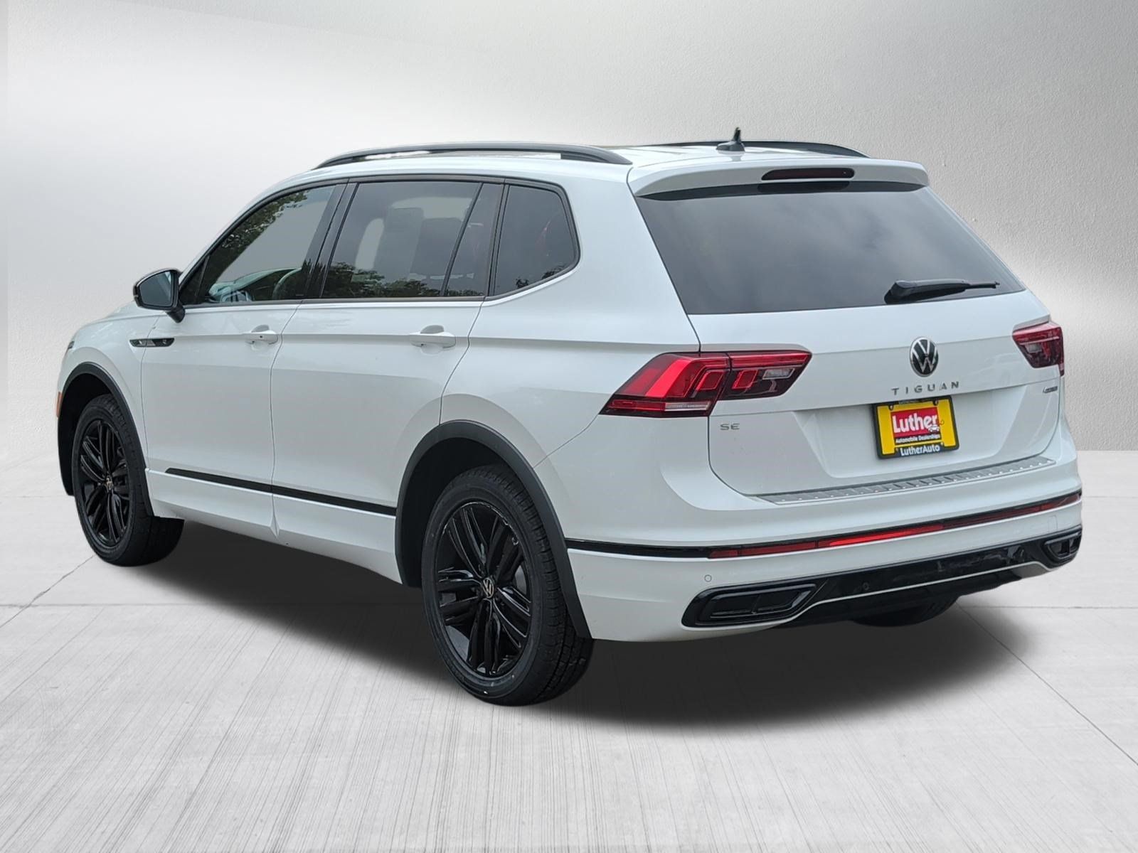 Used 2022 Volkswagen Tiguan SE R-Line AWD/4WD image 5
