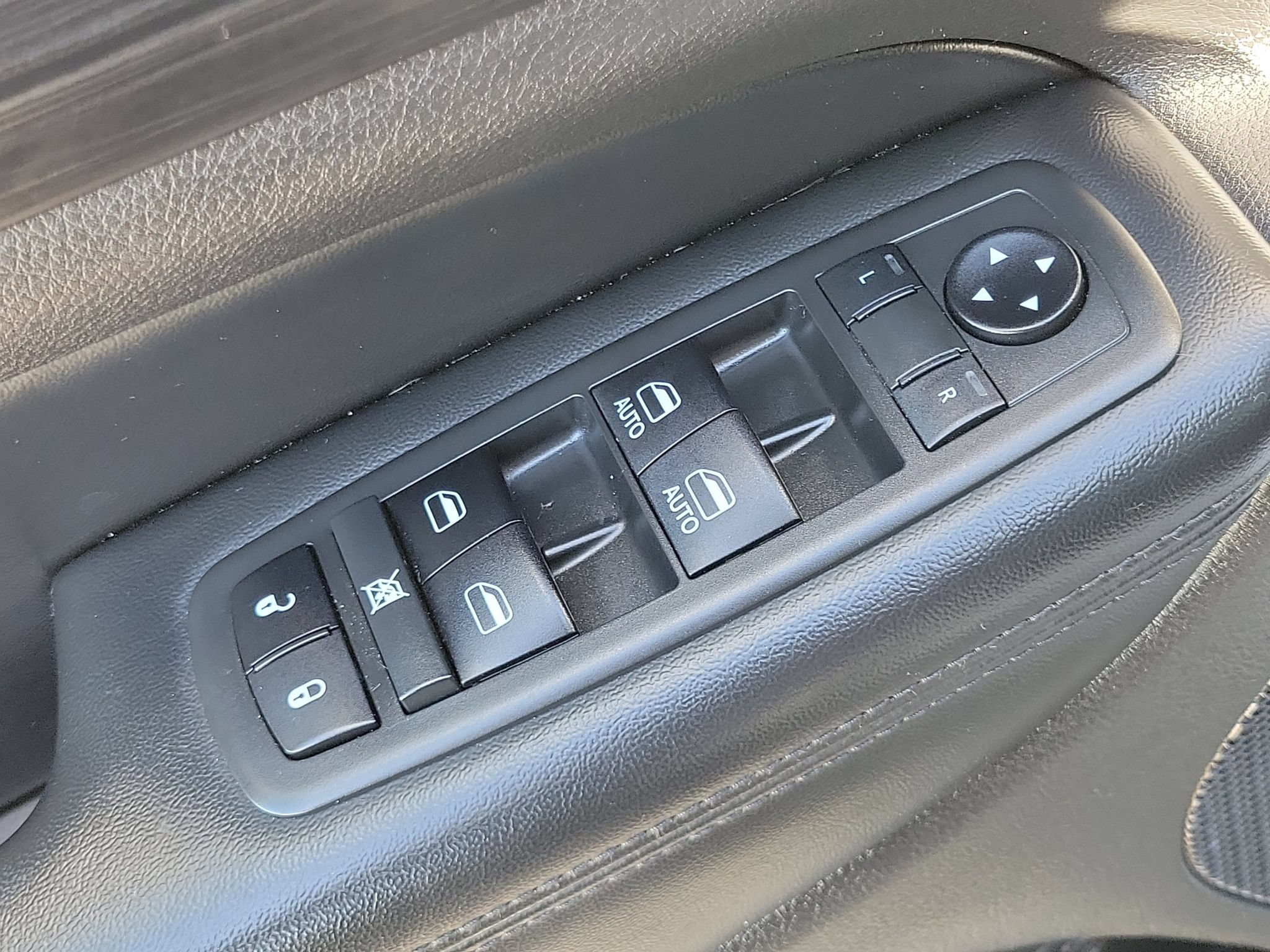 Used 2019 Jeep Grand Cherokee Laredo w/ Security & Convenience Group AWD/4WD image 9