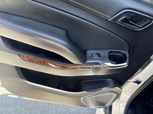 Used 2016 Chevrolet Suburban LTZ RWD image 18