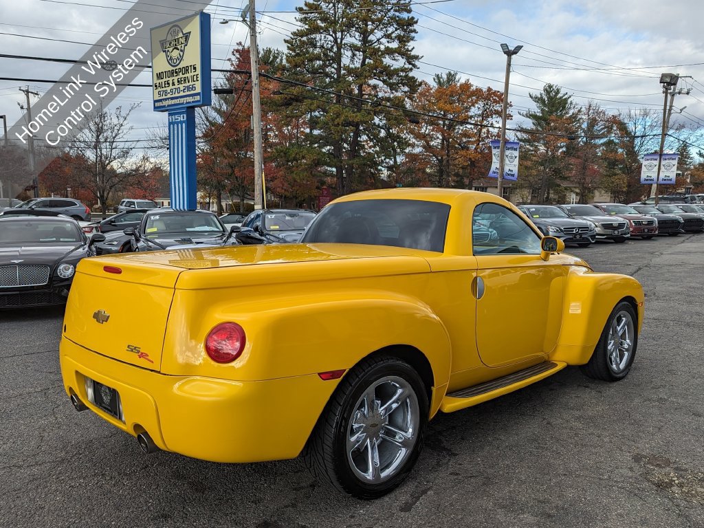 Used 2004 Chevrolet SSR w/ Preferred Equipment Group RWD image 9