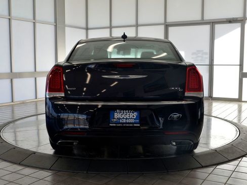 Used 2015 Chrysler 300 C w/ Light Group image 7