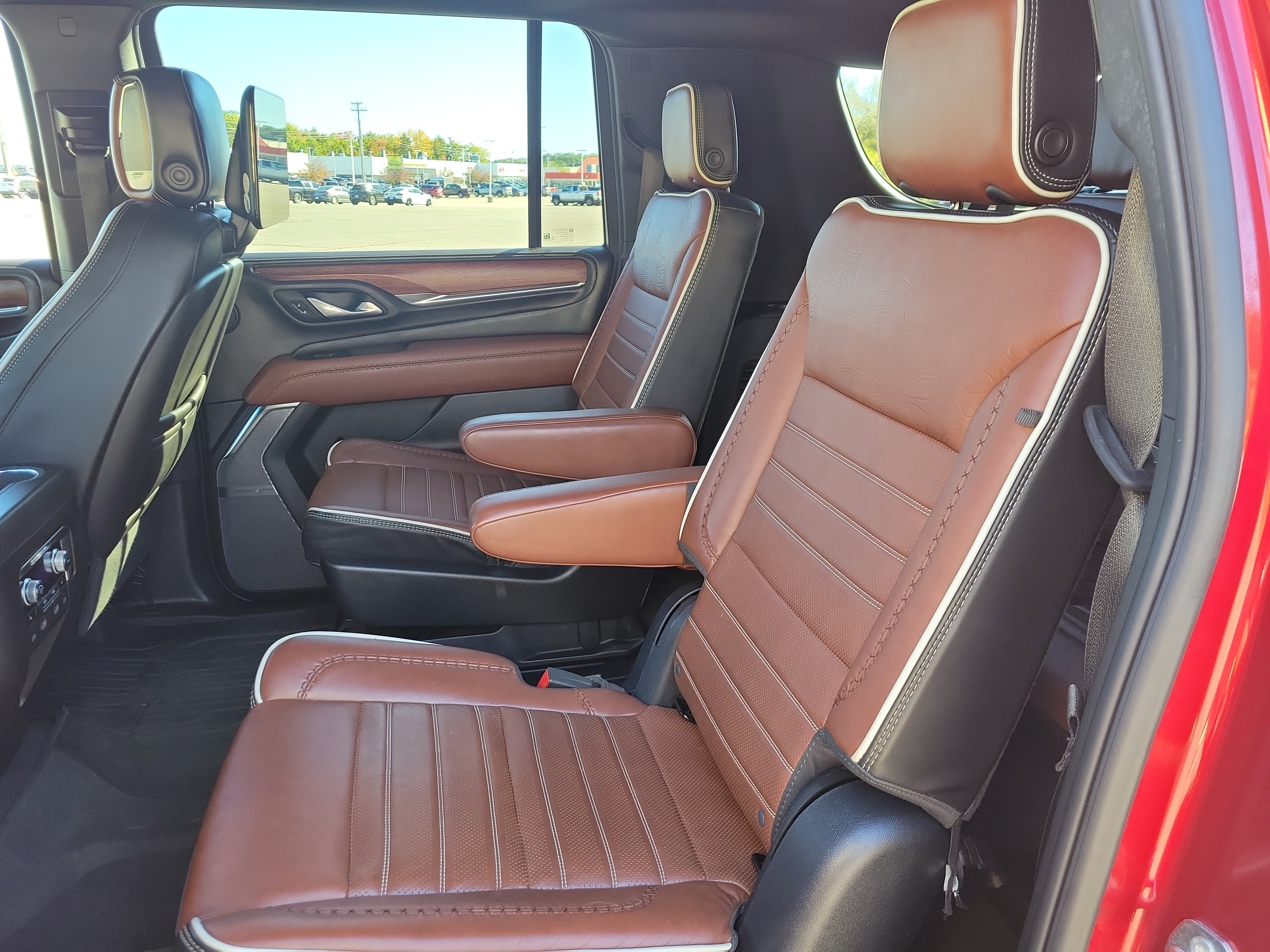 Used 2023 GMC Yukon XL Denali Ultimate AWD/4WD image 16