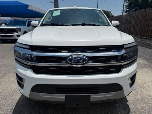 Used 2022 Ford Expedition Max Limited RWD image 2
