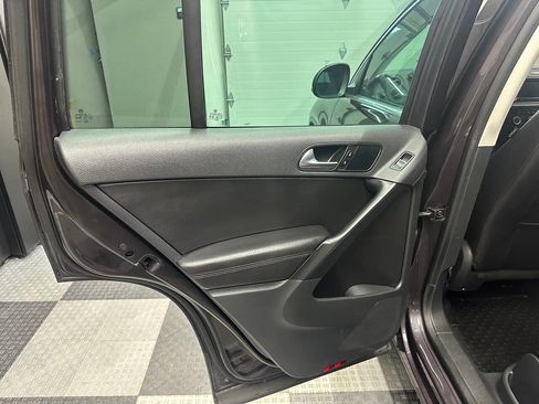 Used 2016 Volkswagen Tiguan SE image 19