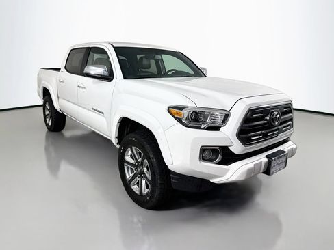 Used 2017 Toyota Tacoma Limited w/ Tow Package AWD/4WD image 7
