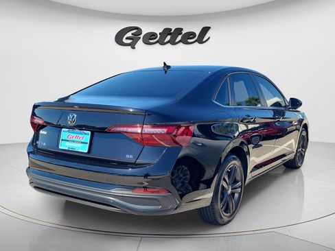 Used 2024 Volkswagen Jetta SE w/ Panoramic Sunroof Package FWD image 3