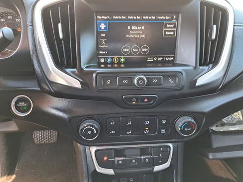 Used 2022 GMC Terrain SLE image 17