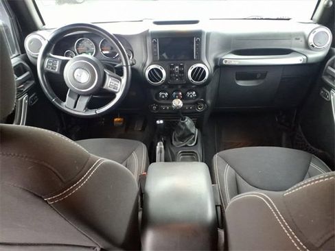 Used 2015 Jeep Wrangler Unlimited Sahara w/ Connectivity Group image 10