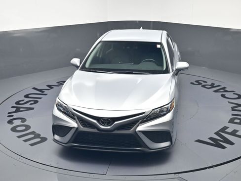 Used 2024 Toyota Camry SE image 29