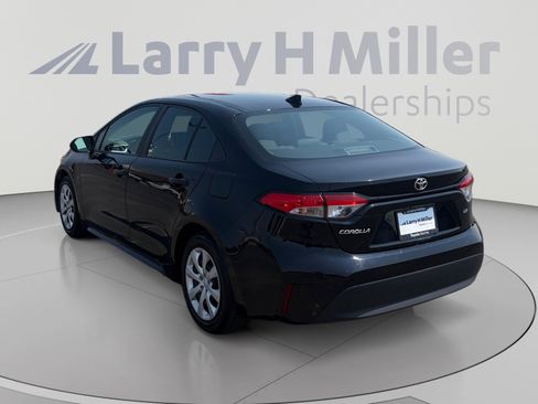 Used 2024 Toyota Corolla LE FWD image 3