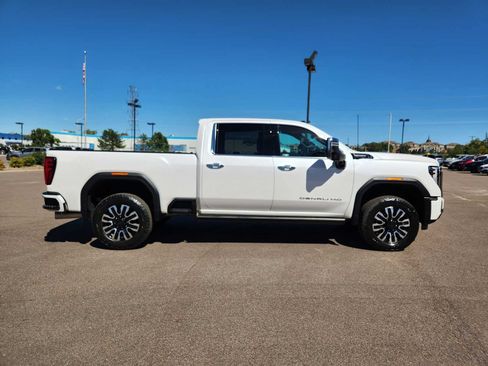 Used 2024 GMC Sierra 2500 Denali Ultimate AWD/4WD image 2
